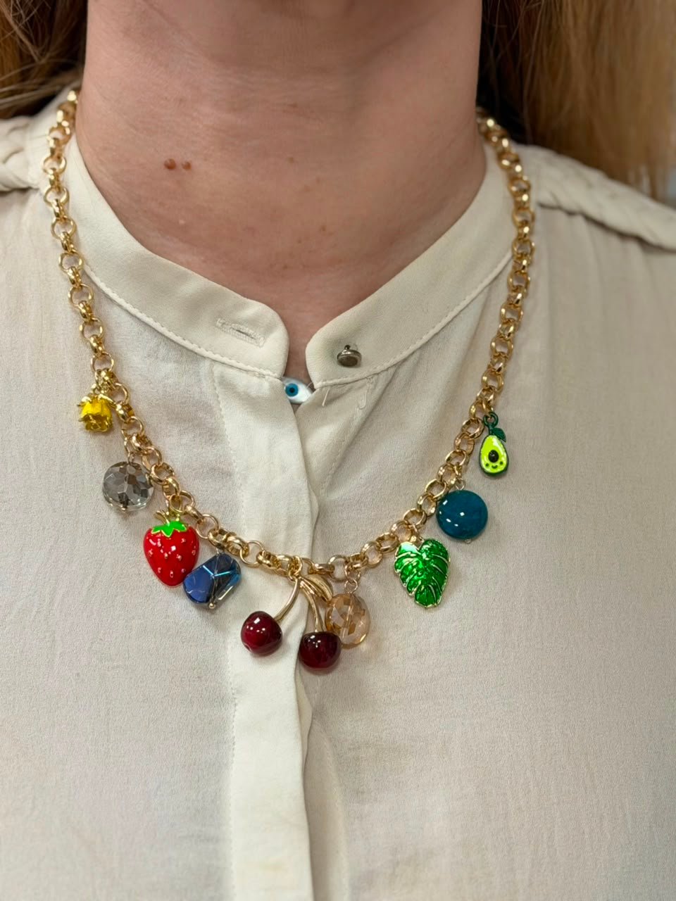 COLLAR DORADO CON DIJES